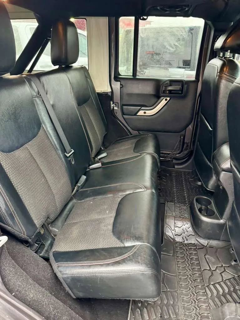 Used 2016 Jeep Wrangler Unlimited Sahara image 12