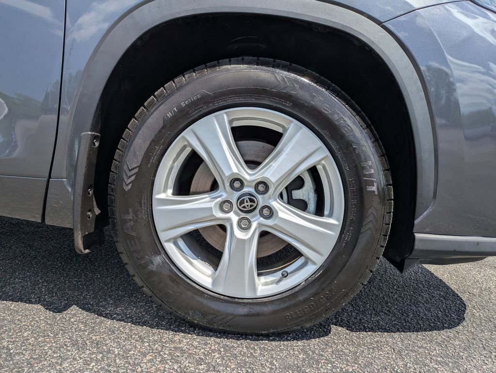 Used 2023 Toyota Highlander L FWD image 14
