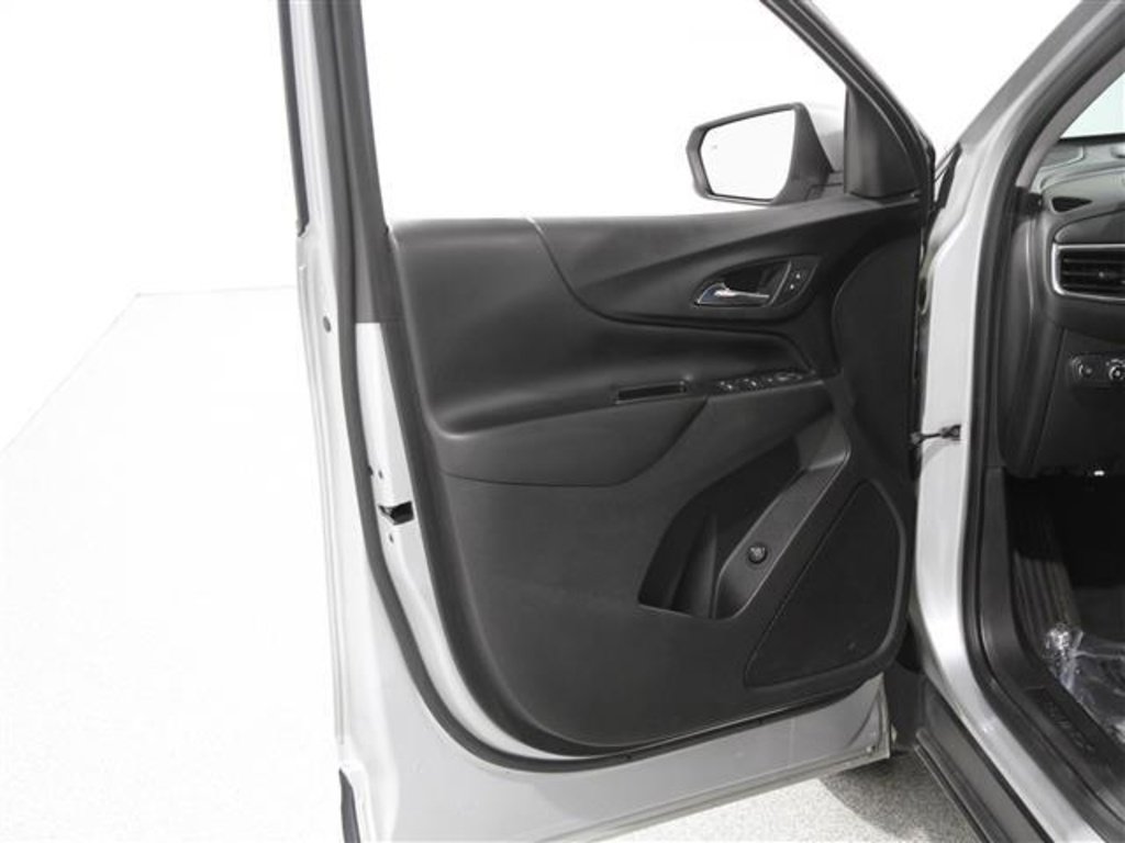 Used 2022 Chevrolet Equinox LT w/ Driver Convenience Package image 4