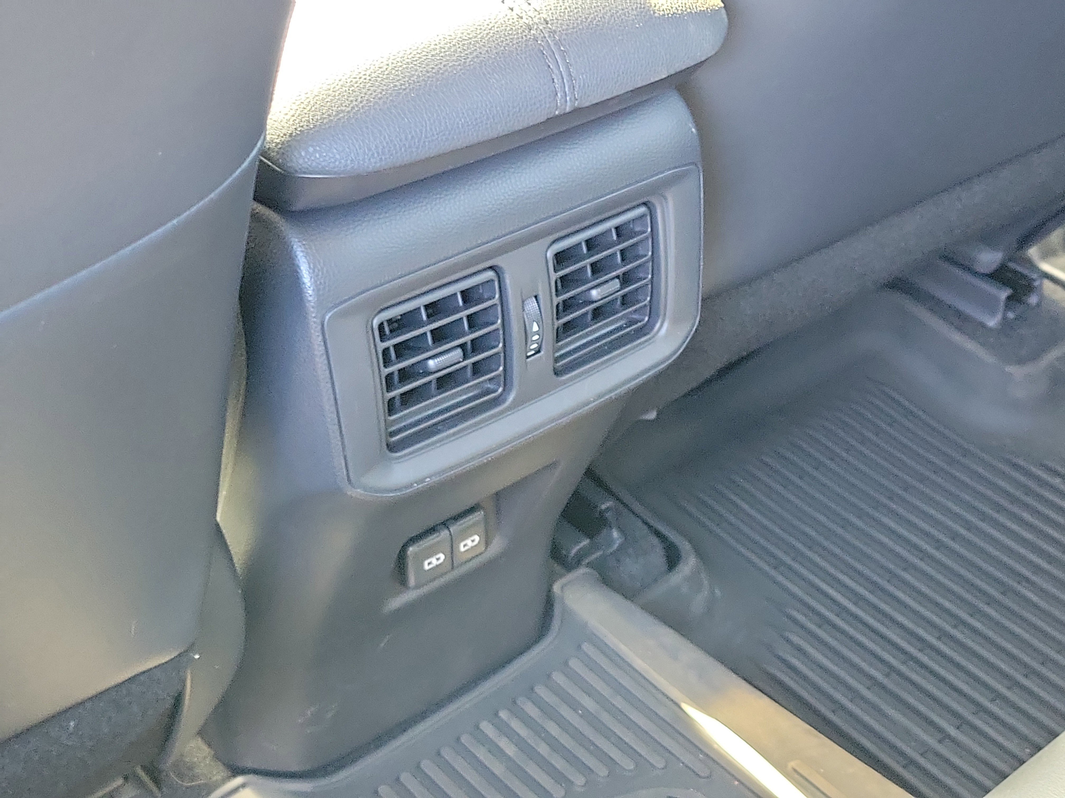 Used 2022 Toyota RAV4 XLE Premium image 15