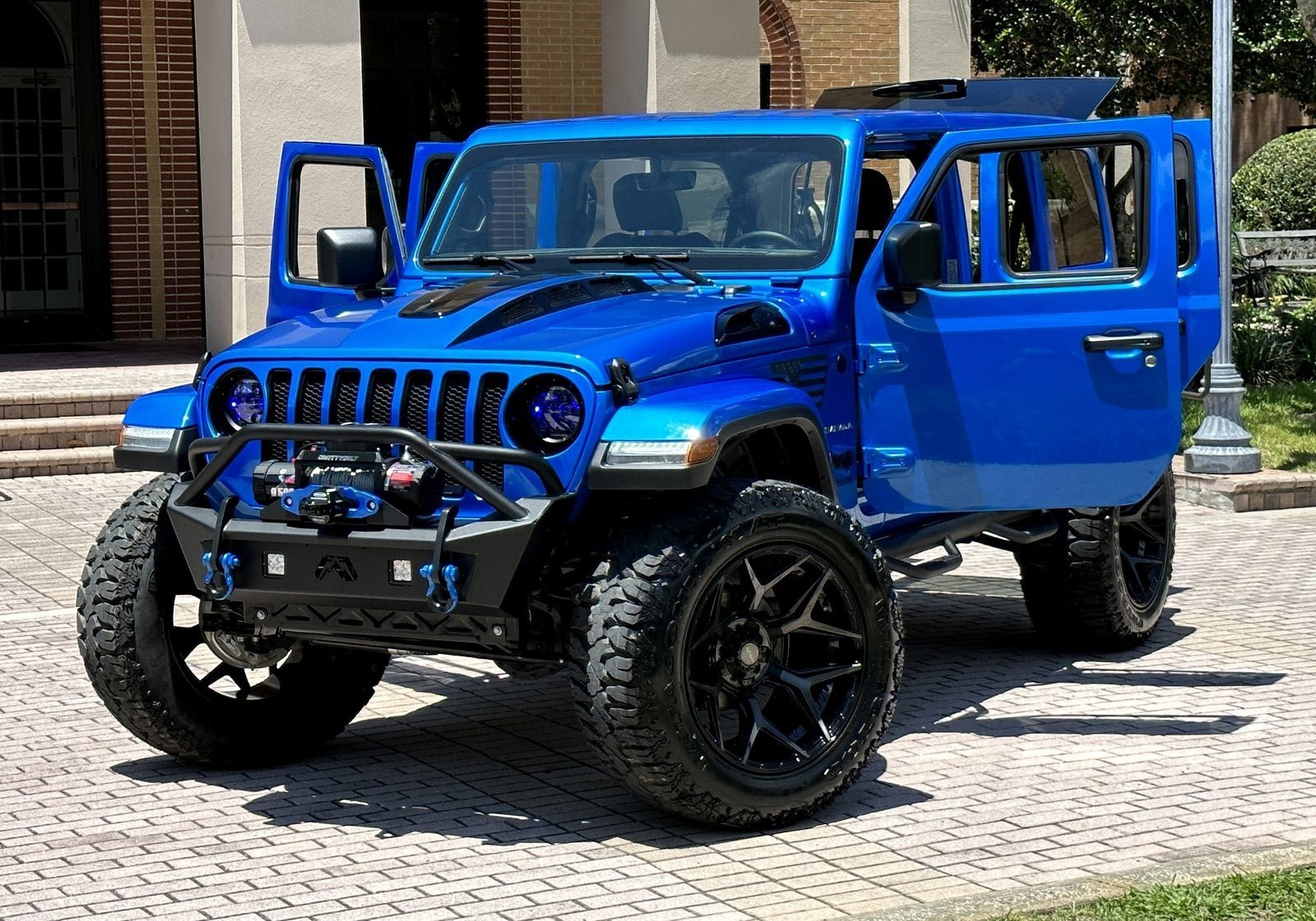 Used 2022 Jeep Wrangler Unlimited Sahara w/ LED Lighting Group AWD/4WD image 64