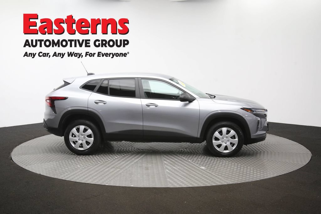 Used 2024 Chevrolet Trax LS FWD image 44