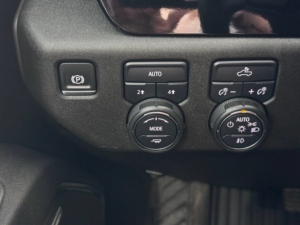Certified 2025 Chevrolet Silverado 1500 RST w/ Convenience Package II AWD/4WD image 28