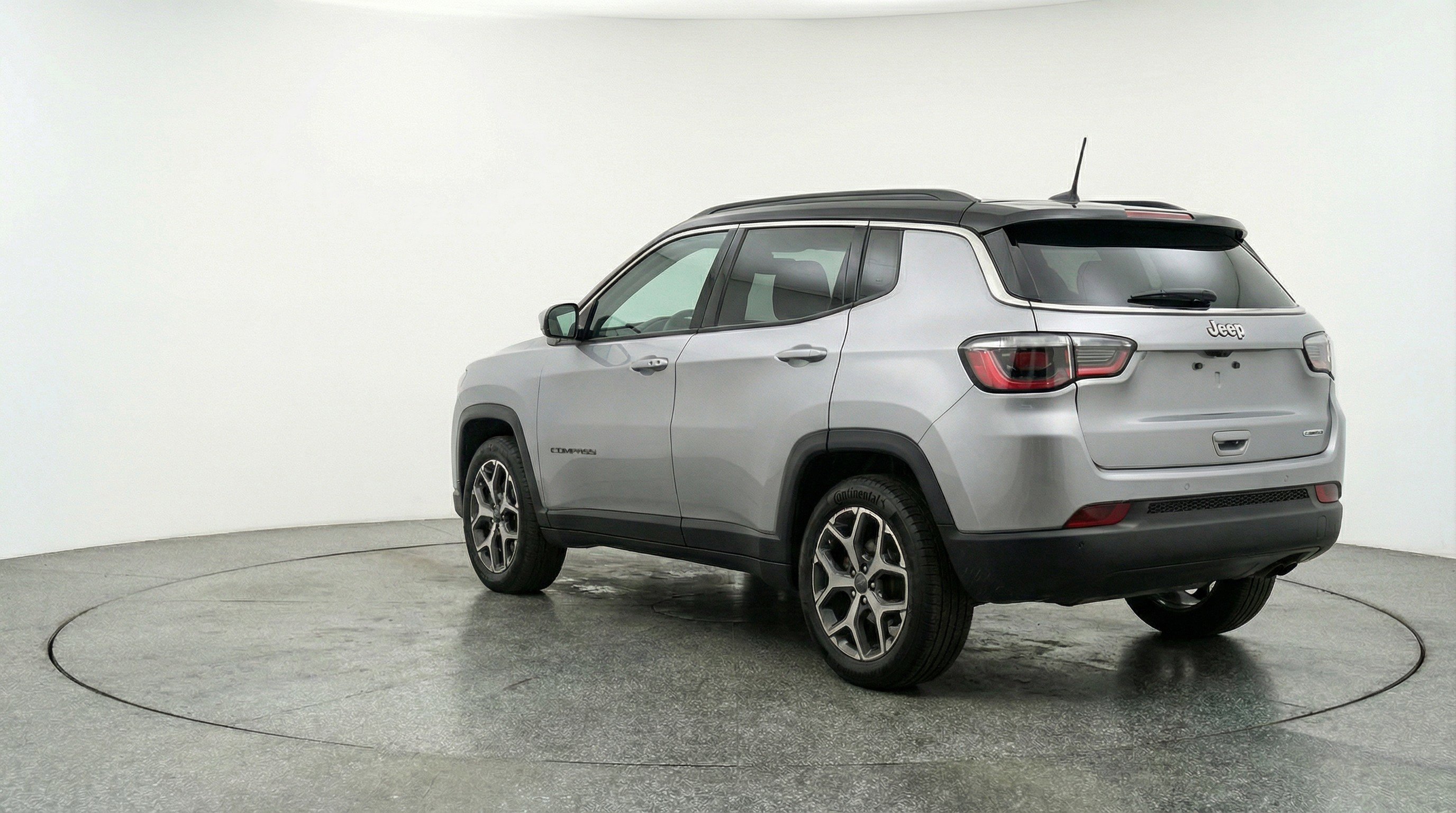 Used 2025 Jeep Compass Limited image 6