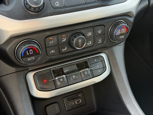Certified 2021 GMC Acadia SLT FWD image 25