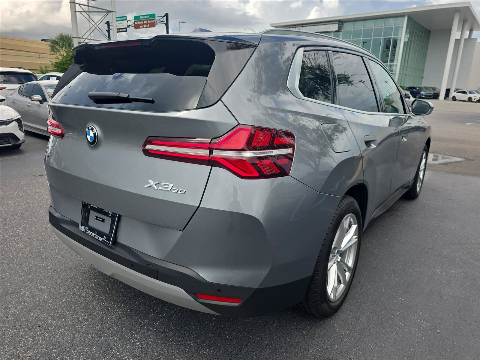 Used 2025 BMW X3 xDrive30i w/ Convenience Package AWD/4WD image 3