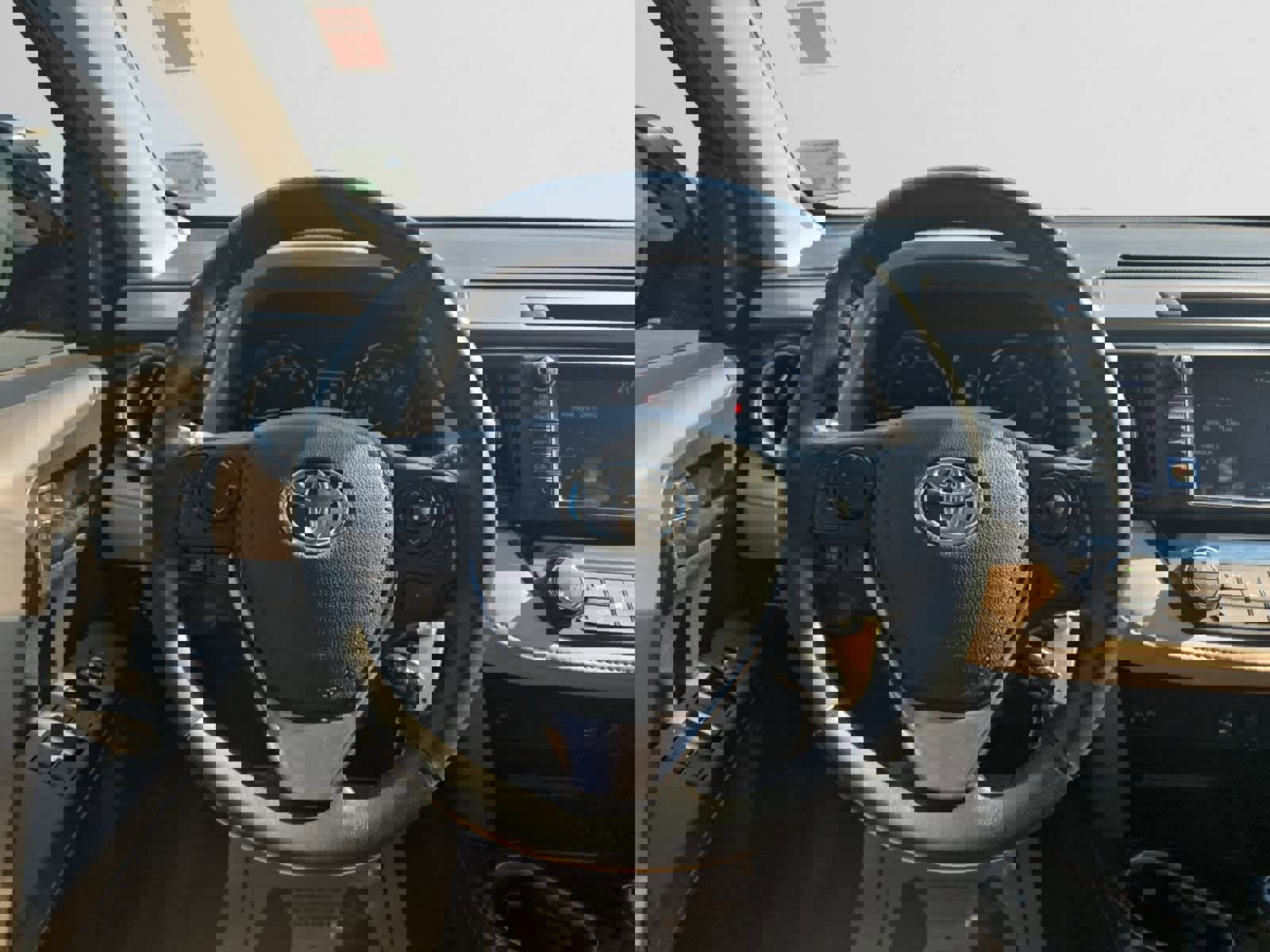 Used 2017 Toyota RAV4 XLE image 12