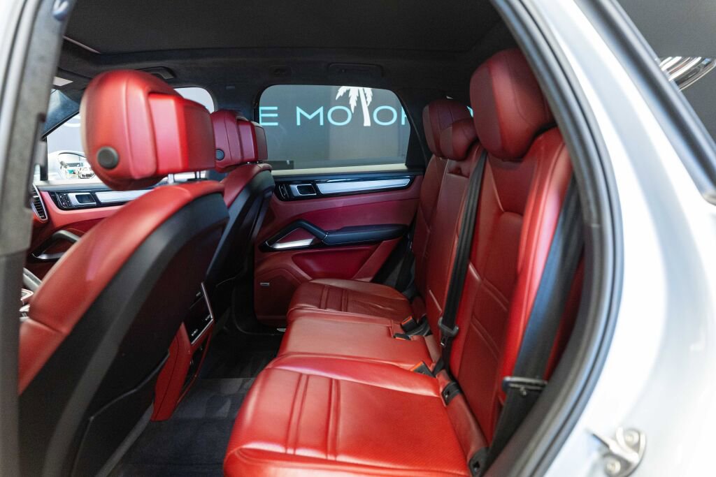 Used 2019 Porsche Cayenne Turbo image 9