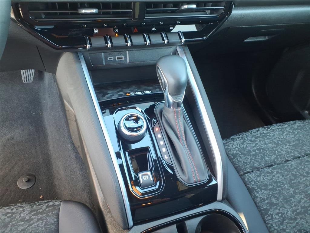 Used 2025 Chevrolet Colorado Z71 w/ Technology Package image 29