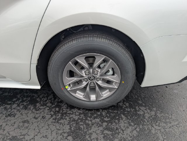 New 2026 Toyota Sienna XLE FWD image 20
