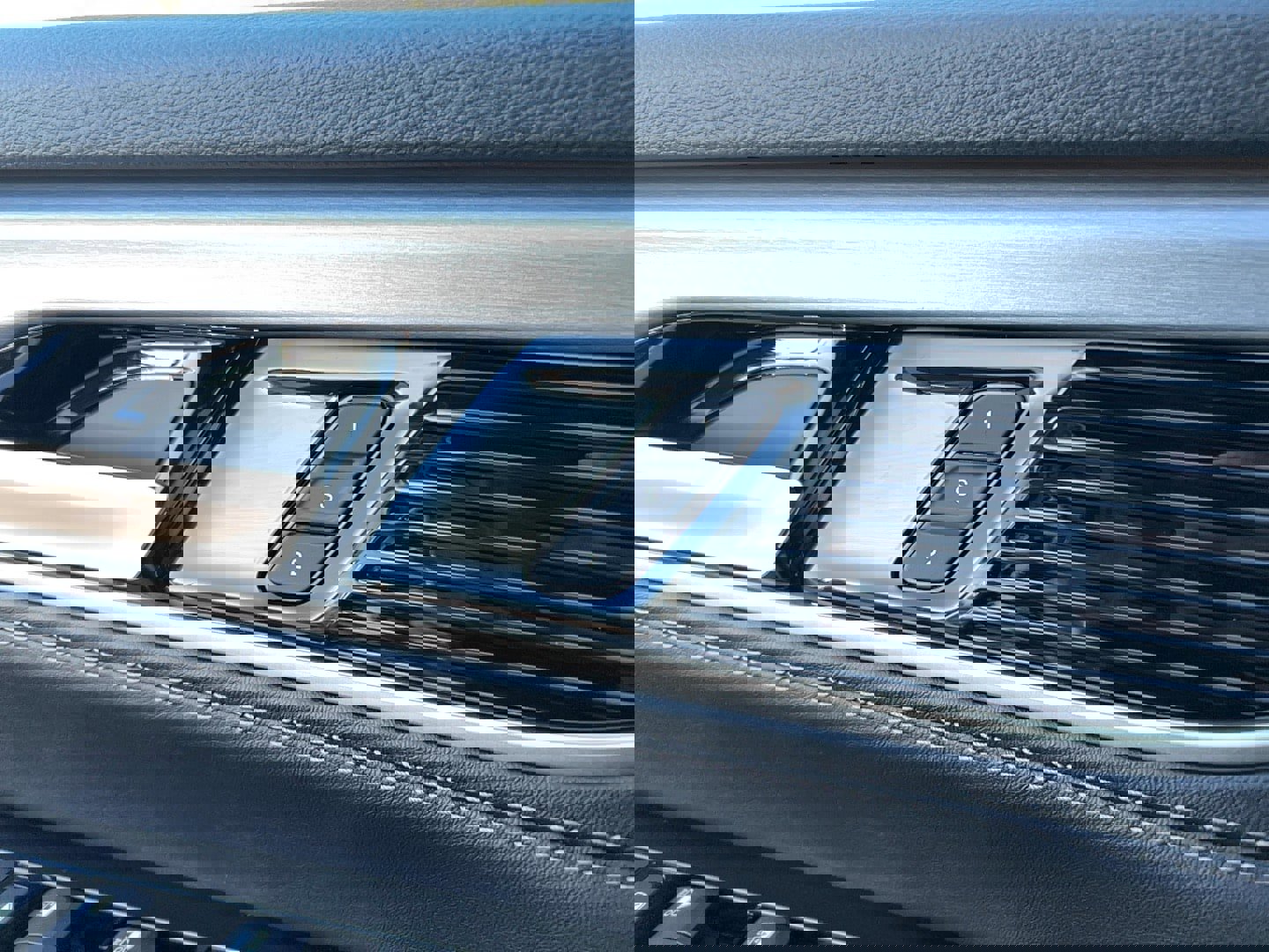 New 2026 Jeep Grand Wagoneer L Limited w/ HD Trailer Tow Package image 14