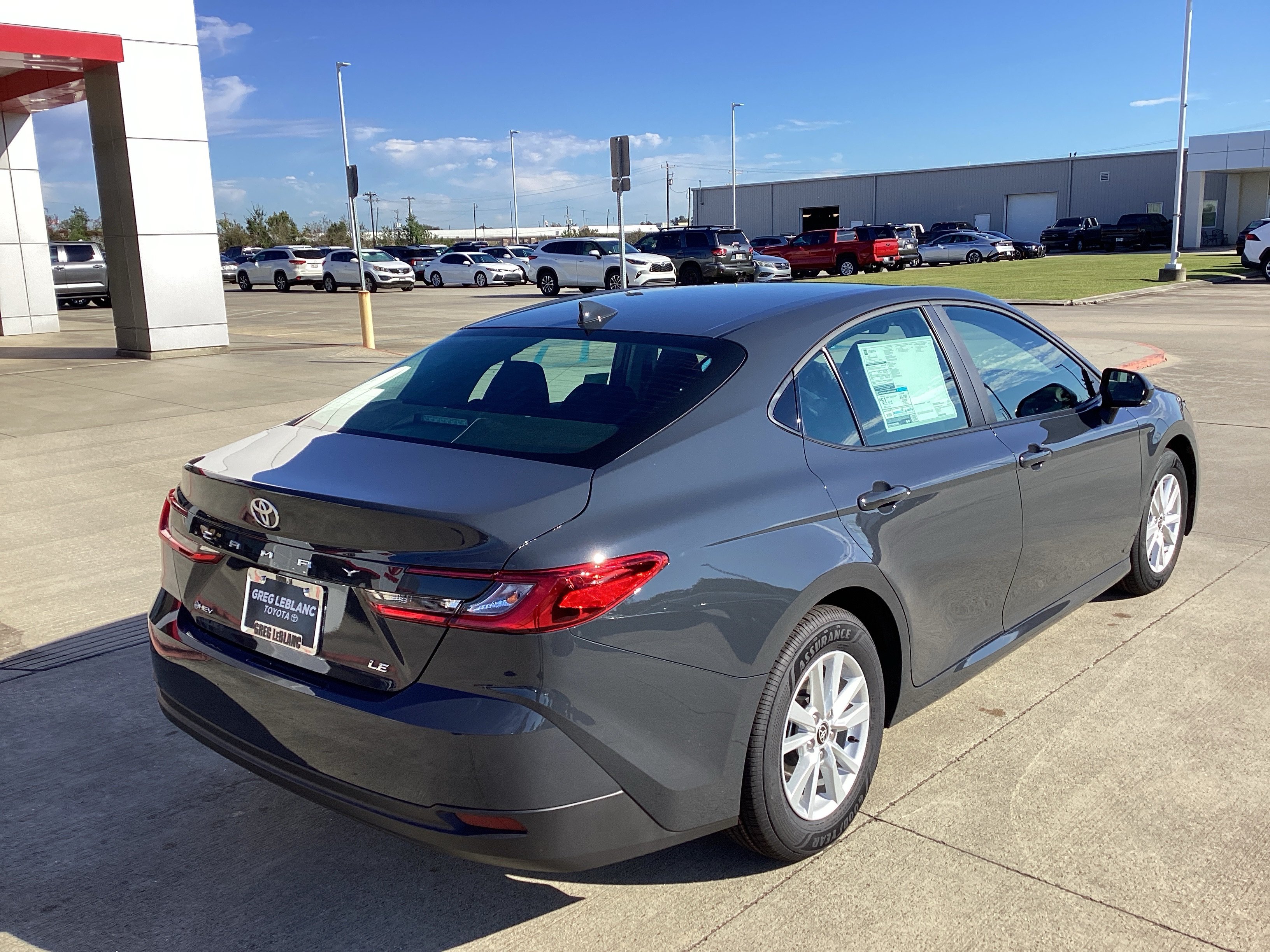 New 2026 Toyota Camry Hybrid FWD image 2