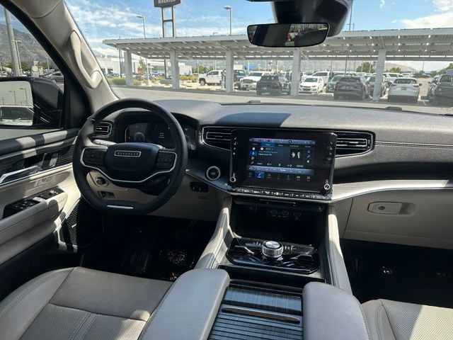 Used 2023 Jeep Wagoneer L Series III w/ Premium Group I AWD/4WD image 31