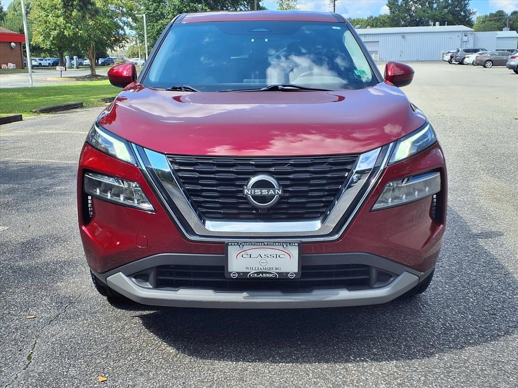 Used 2023 Nissan Rogue SV image 2