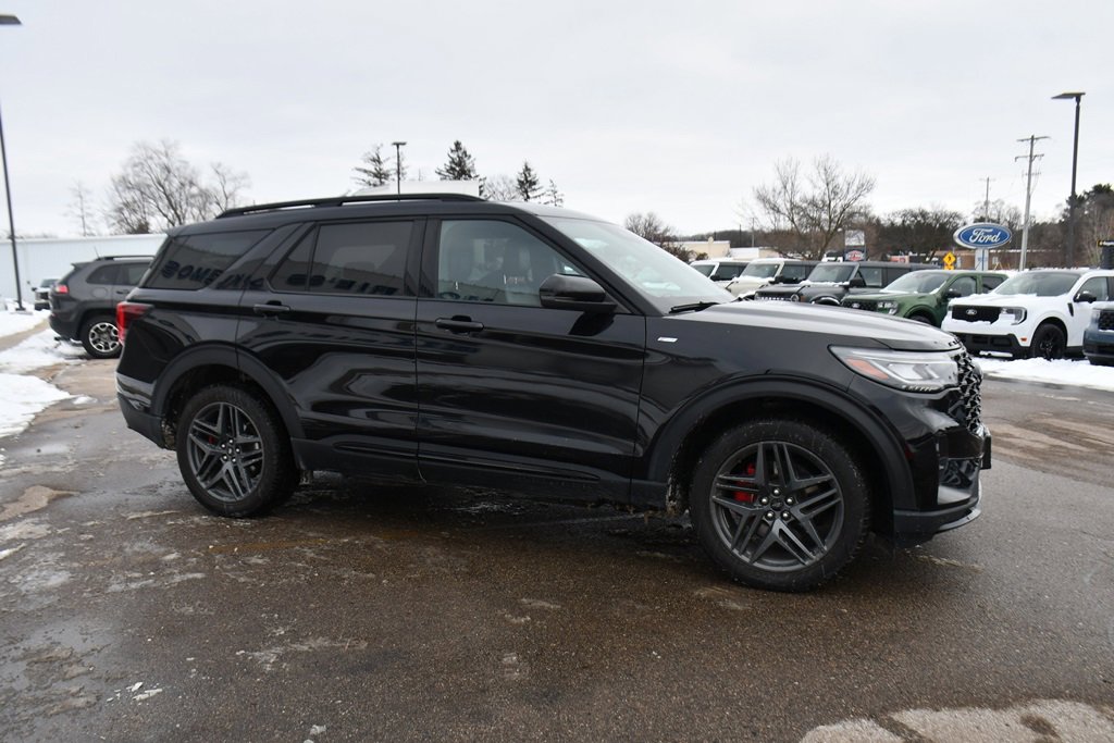 Used 2025 Ford Explorer ST-Line w/ ST-Line Street Pack image 8
