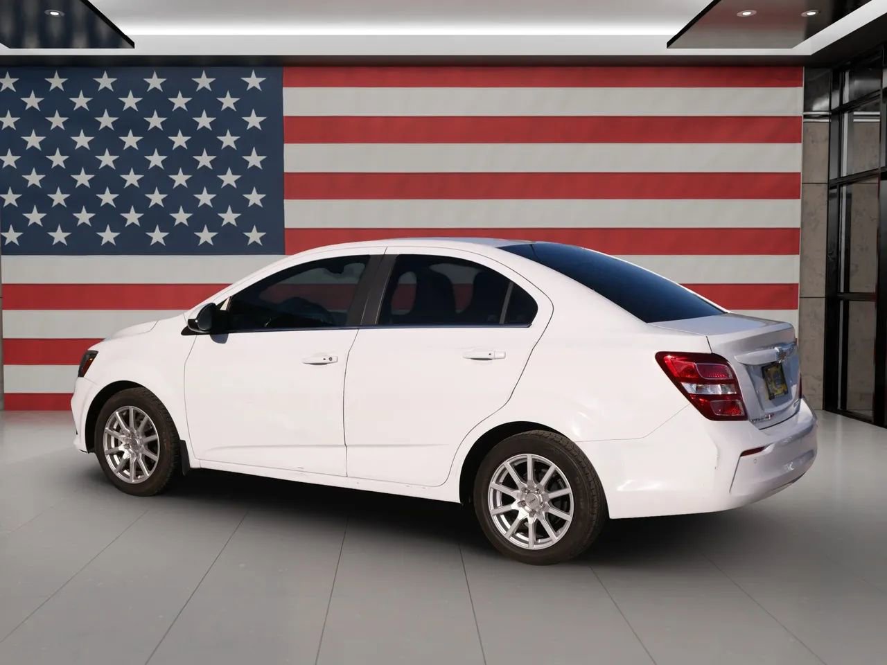 Used 2018 Chevrolet Sonic Premier w/ Driver Confidence Package image 4