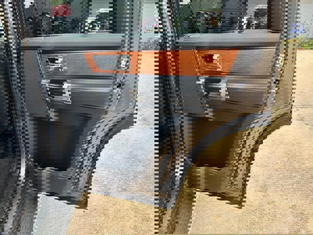 Used 2016 Land Rover LR4 image 30