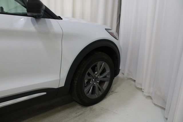 Used 2025 Ford Explorer Active w/ Active Comfort Package AWD/4WD image 30