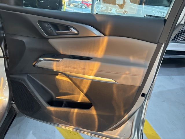 Used 2025 Chevrolet Traverse LT image 39