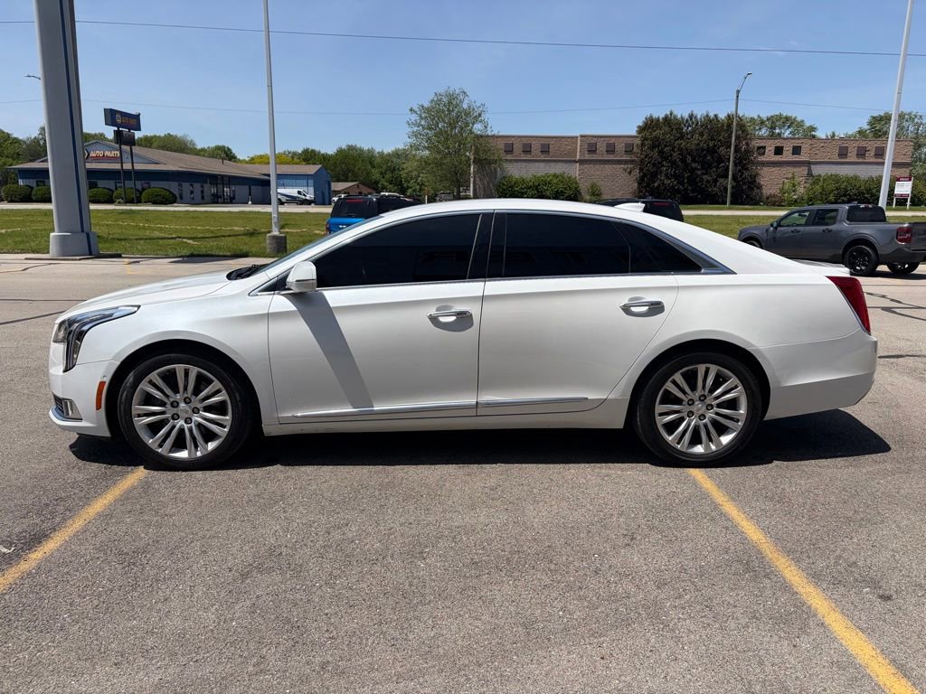 Used 2018 Cadillac XTS Luxury FWD image 3