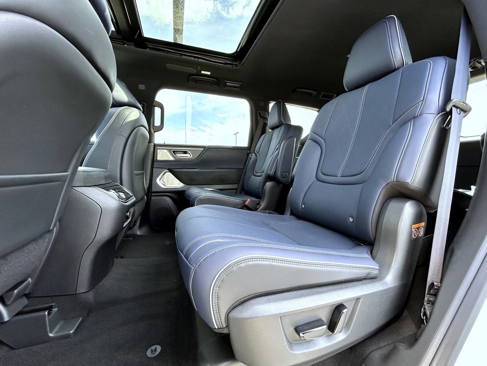 New 2026 INFINITI QX80 4WD w/ Sport Exterior Package image 21