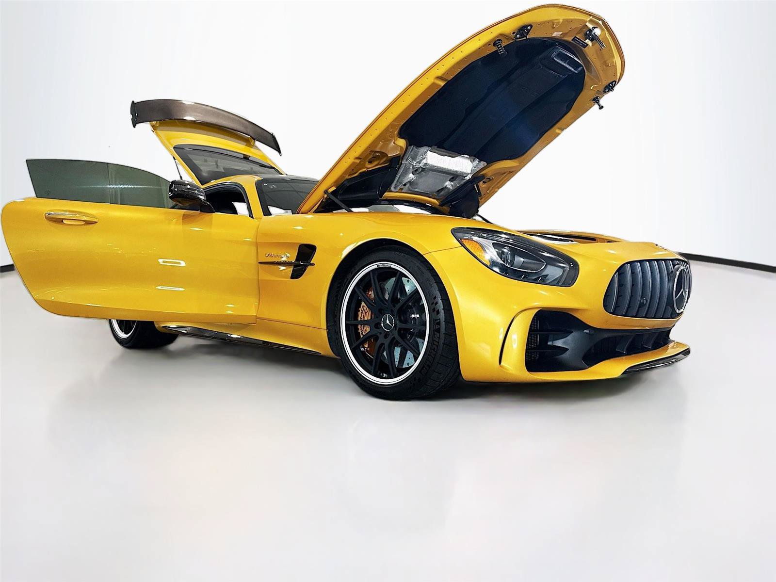 Used 2019 Mercedes-Benz AMG GT R image 34