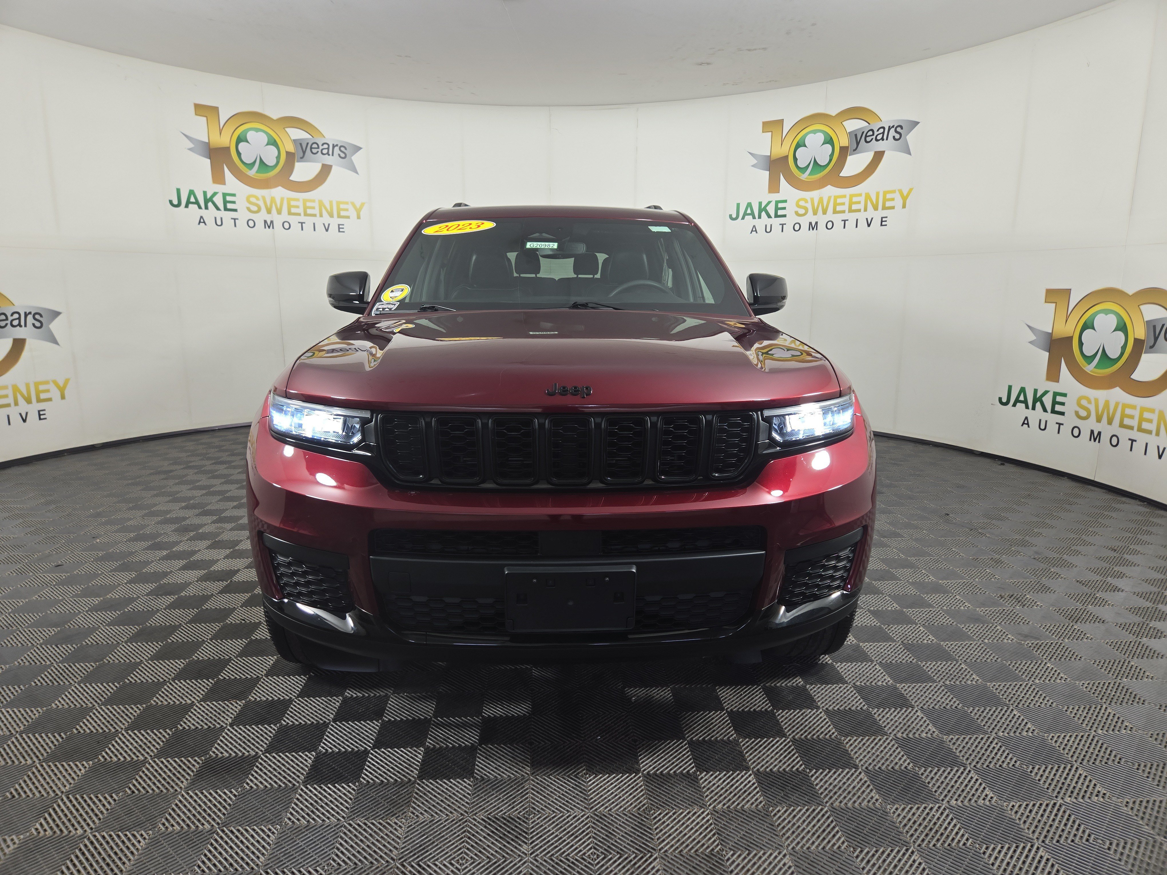 Used 2023 Jeep Grand Cherokee L Laredo AWD/4WD image 2