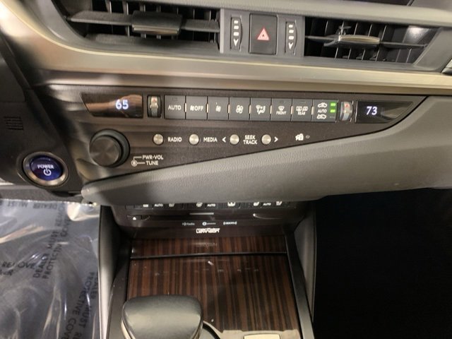Used 2019 Lexus ES 300h image 29