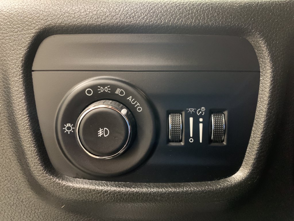 Used 2022 Jeep Grand Cherokee Limited AWD/4WD image 26