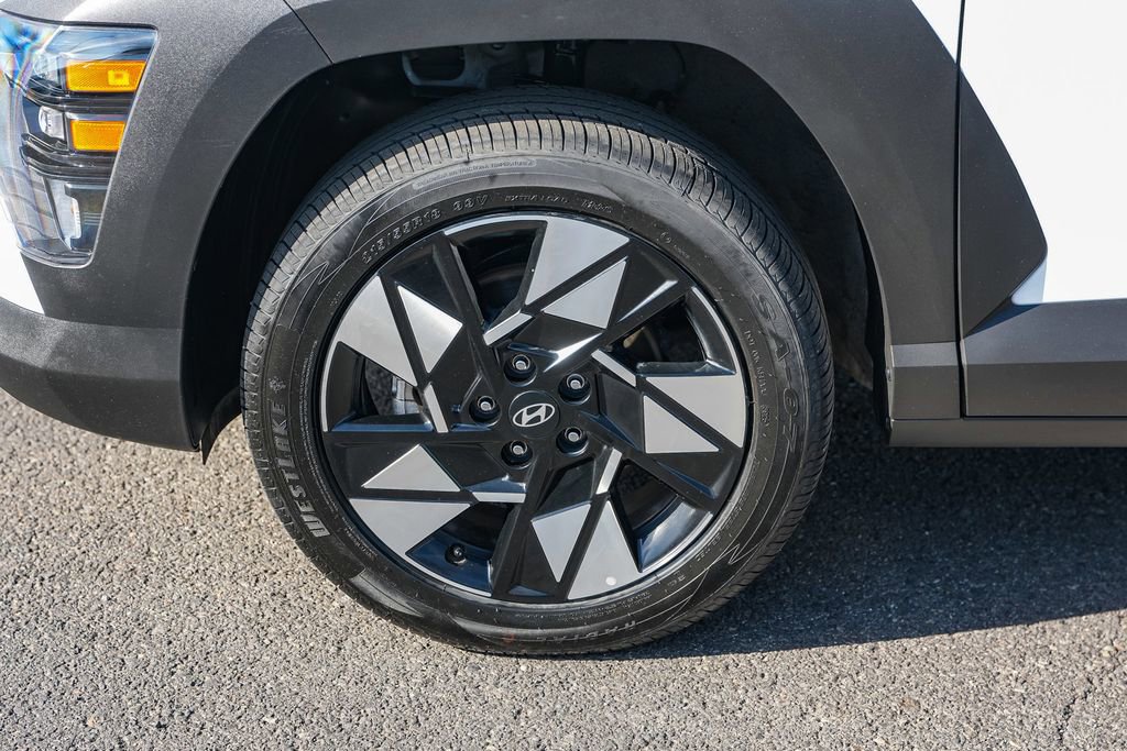 Used 2025 Hyundai Kona SEL AWD/4WD image 14