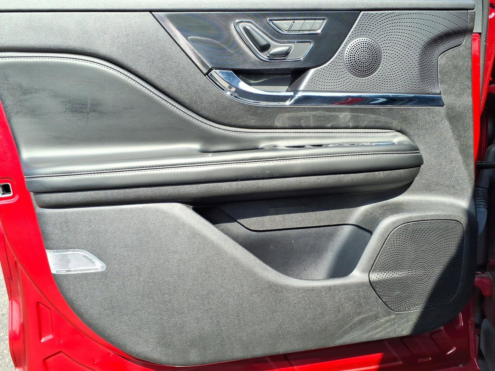 Used 2023 Lincoln Corsair Reserve w/ Jet Appearance Package image 10