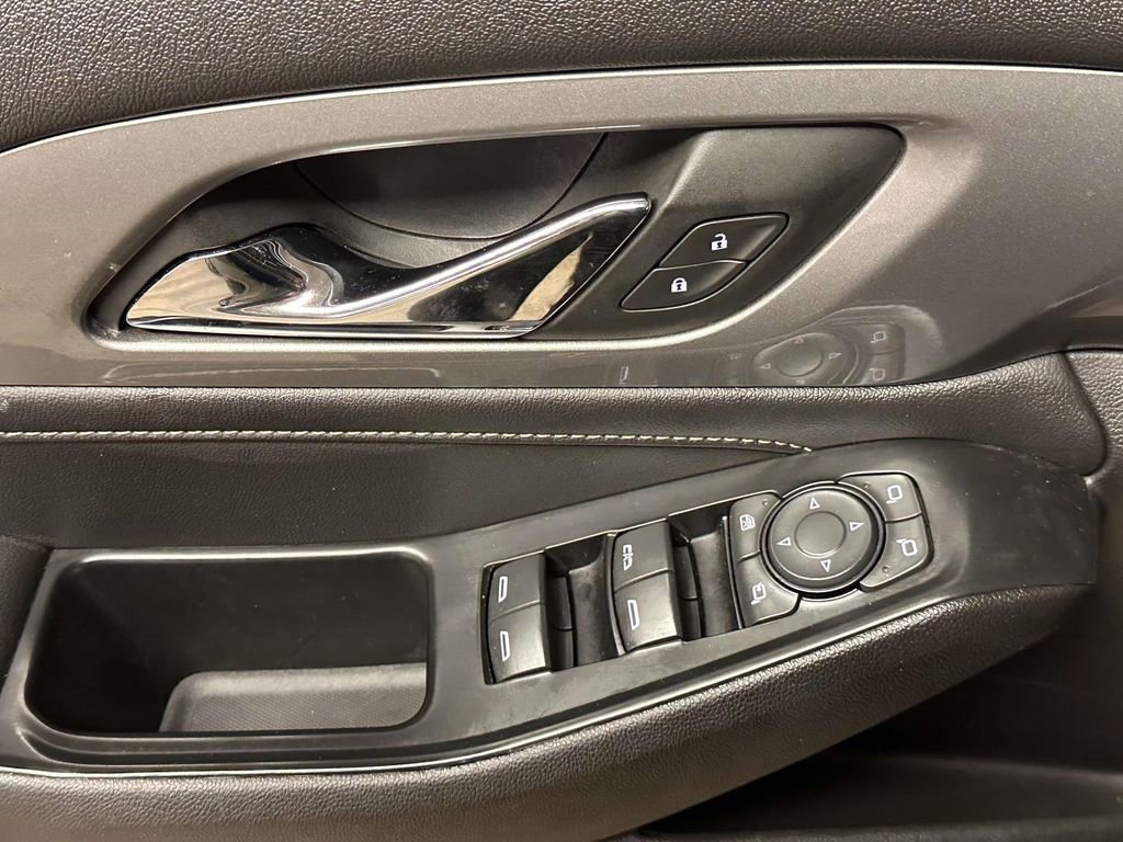 Used 2023 Chevrolet Traverse LT w/ LT Premium Package image 13