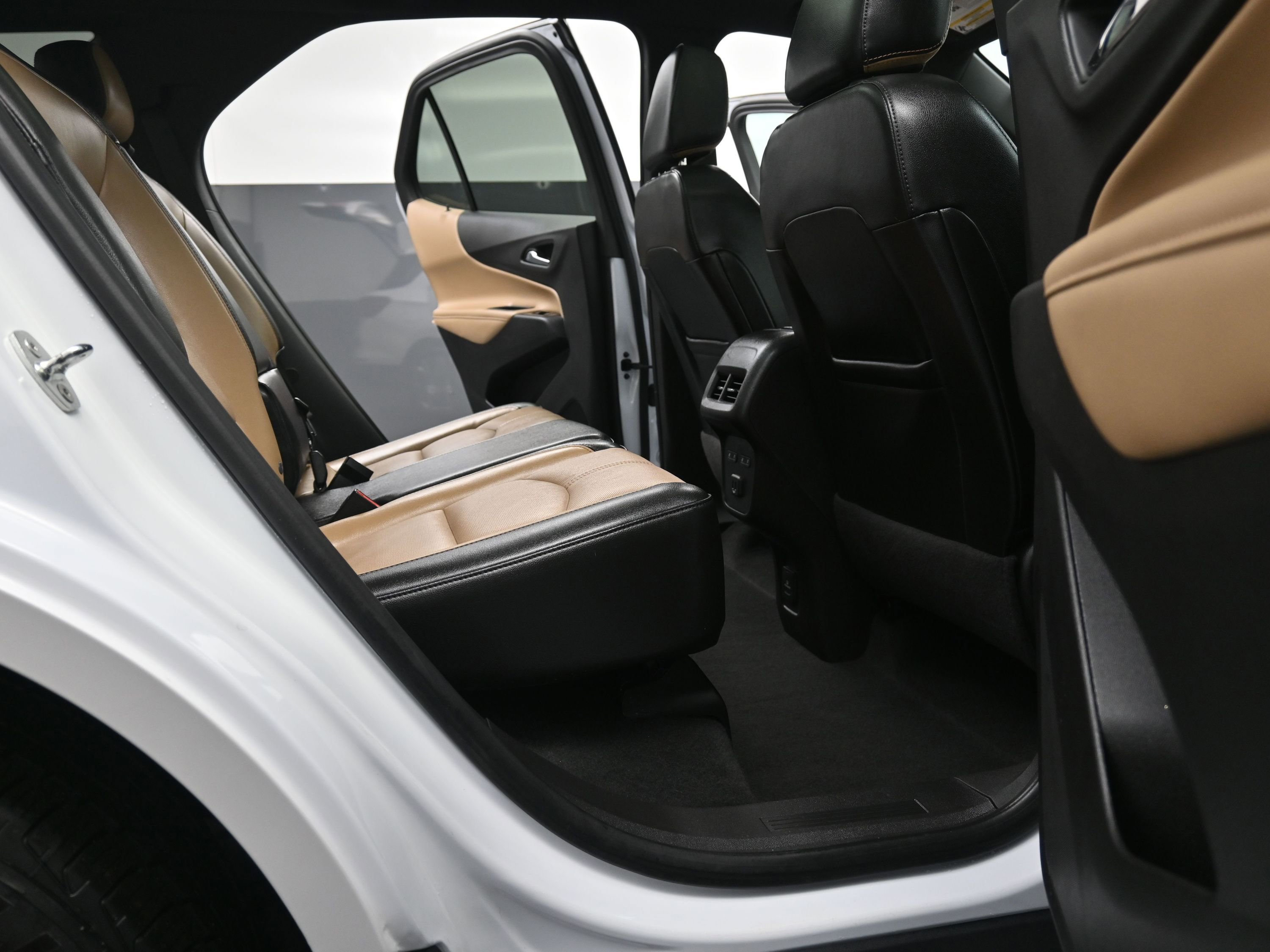 Used 2023 Chevrolet Equinox Premier image 27