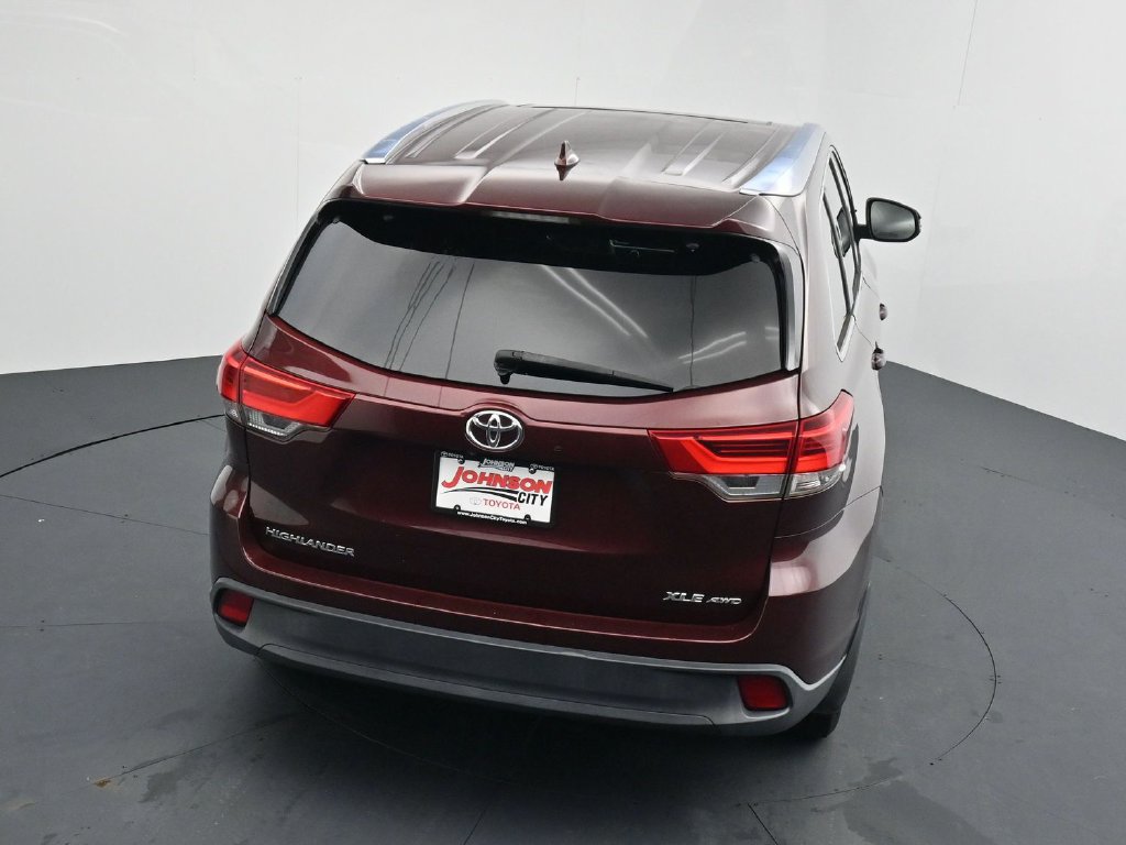Used 2018 Toyota Highlander XLE AWD/4WD image 28