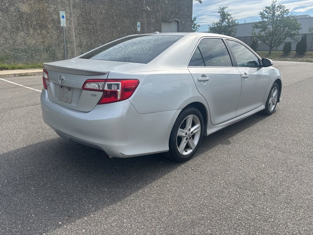 Used 2012 Toyota Camry SE w/ Leather Pkg FWD image 7
