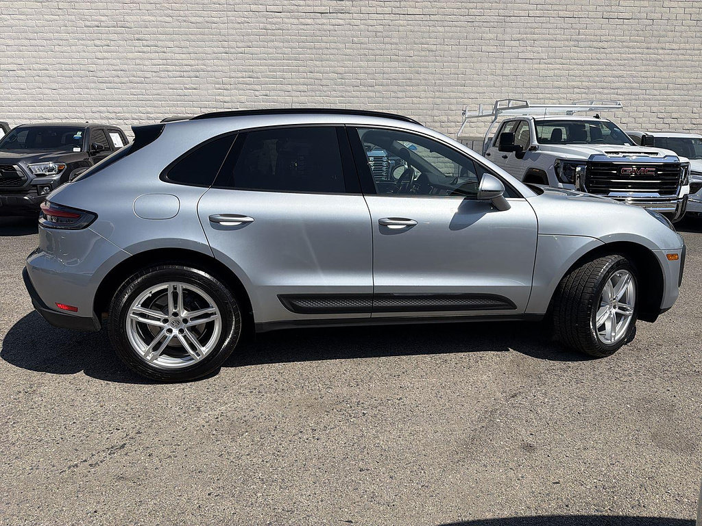 Used 2024 Porsche Macan AWD/4WD image 3
