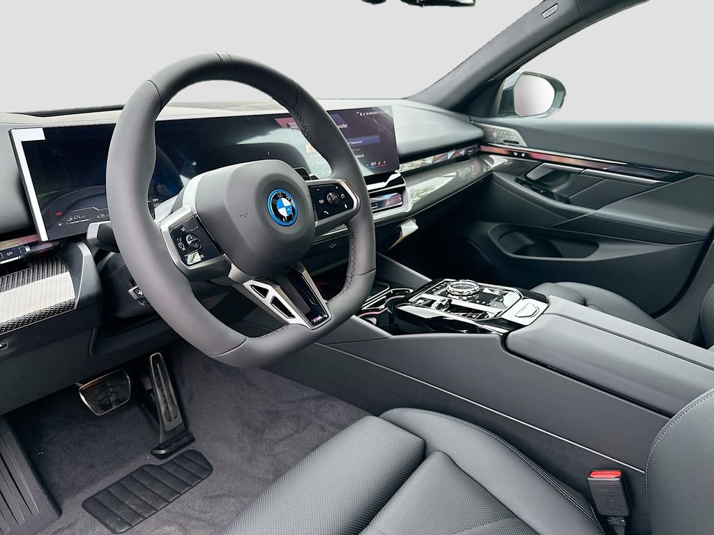 Used 2027 BMW 550e xDrive w/ Executive Package AWD/4WD image 9