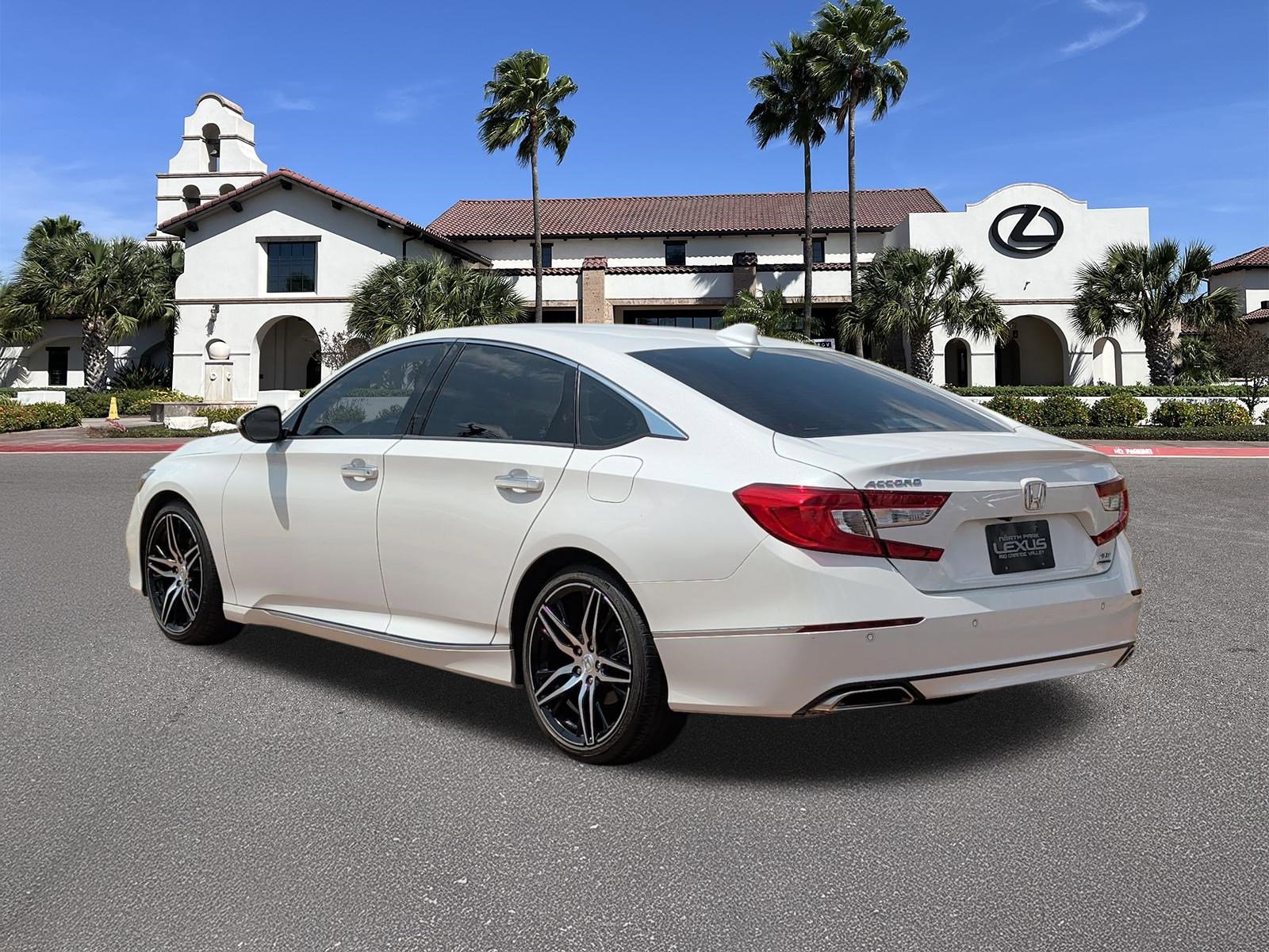 Used 2021 Honda Accord Touring image 4