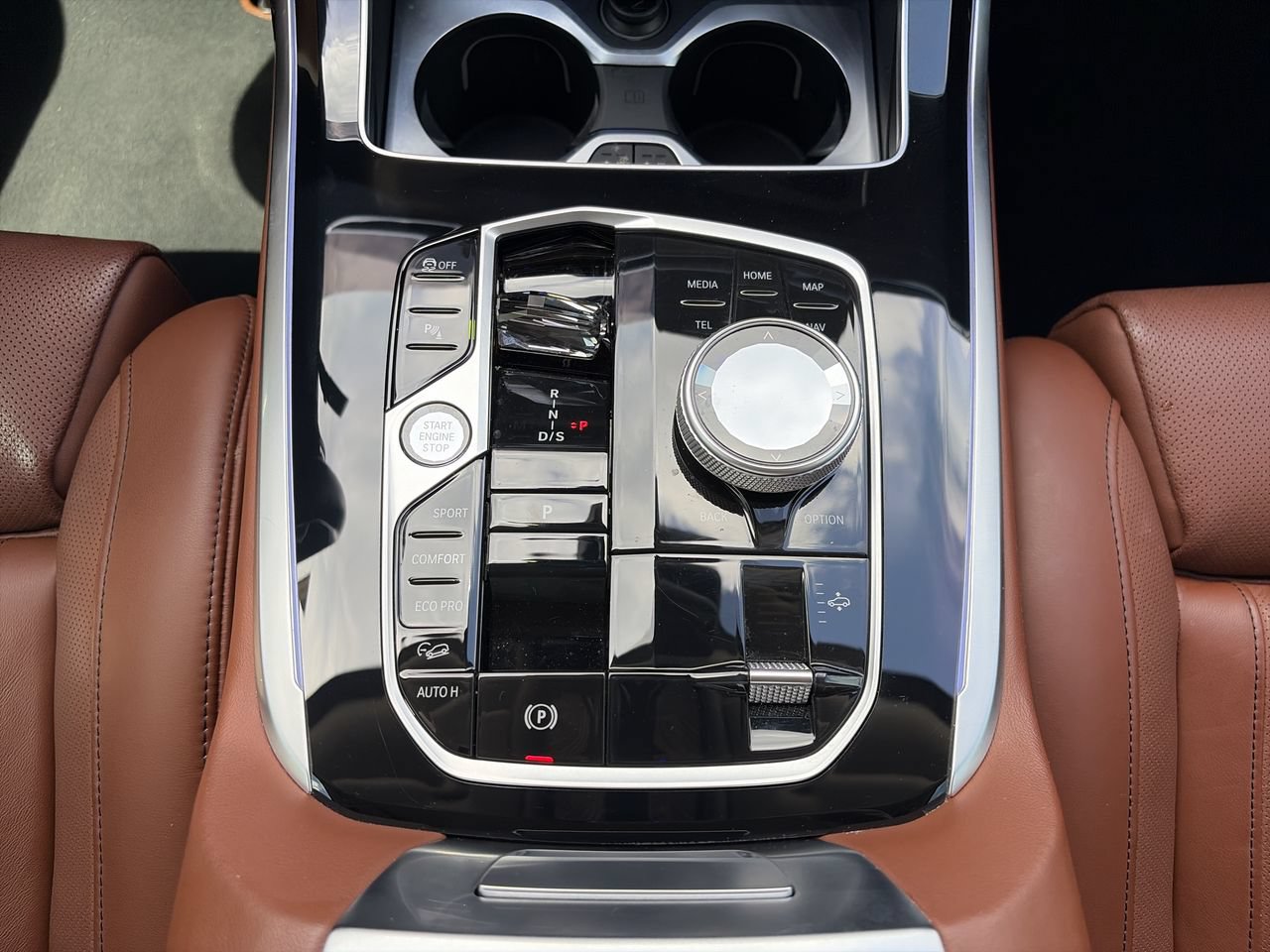 Certified 2025 BMW X7 M60i AWD/4WD image 28