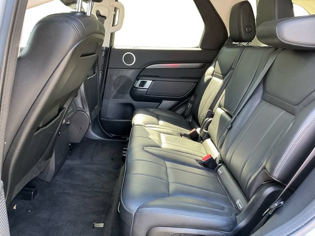 Used 2020 Land Rover Discovery SE AWD/4WD image 16
