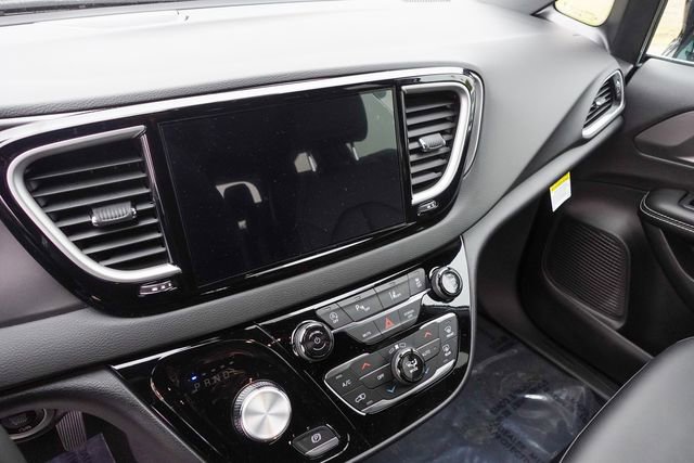 New 2026 Chrysler Voyager LX image 18