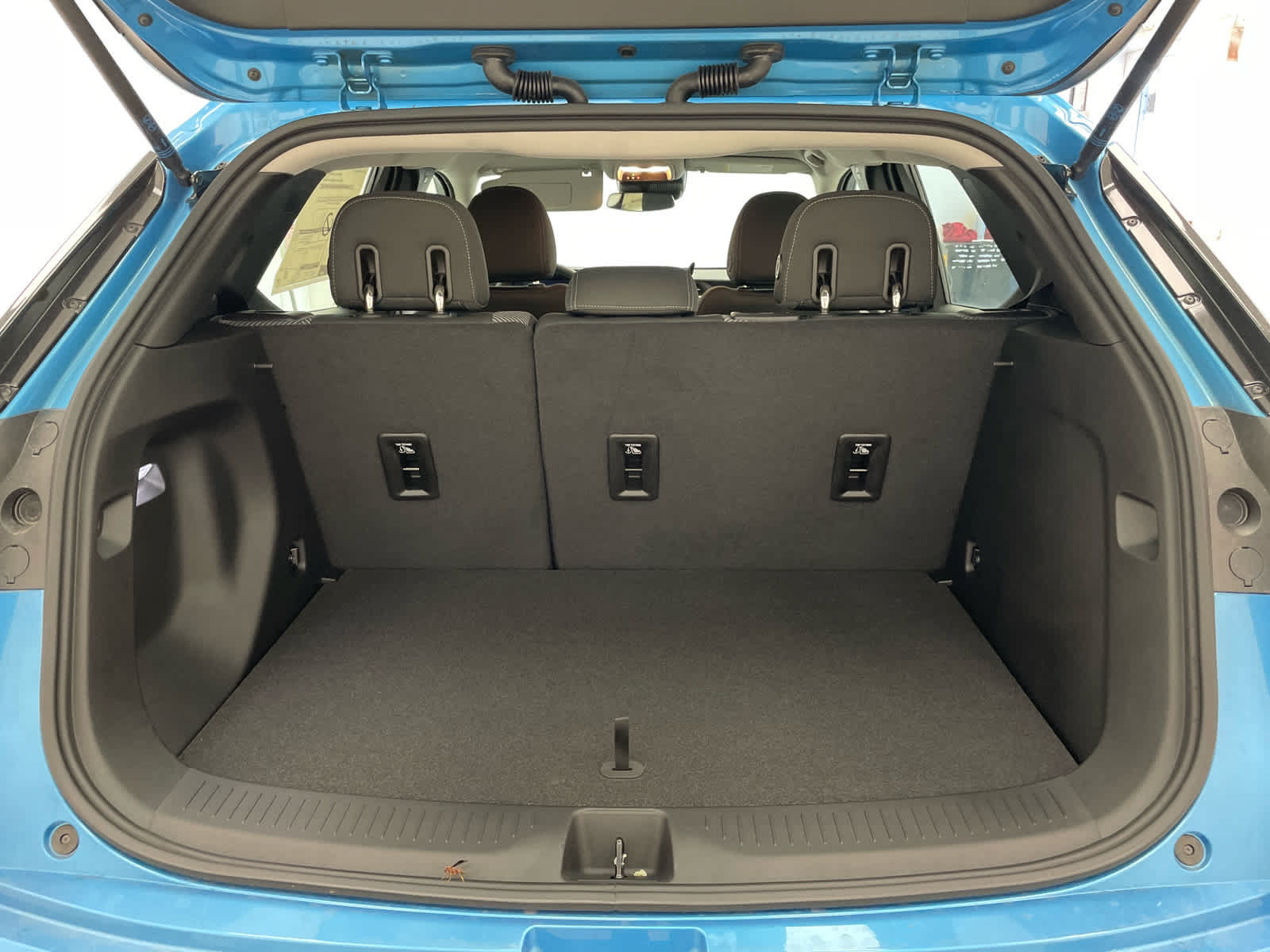 New 2027 Chevrolet Bolt LT w/ Comfort Package FWD image 13