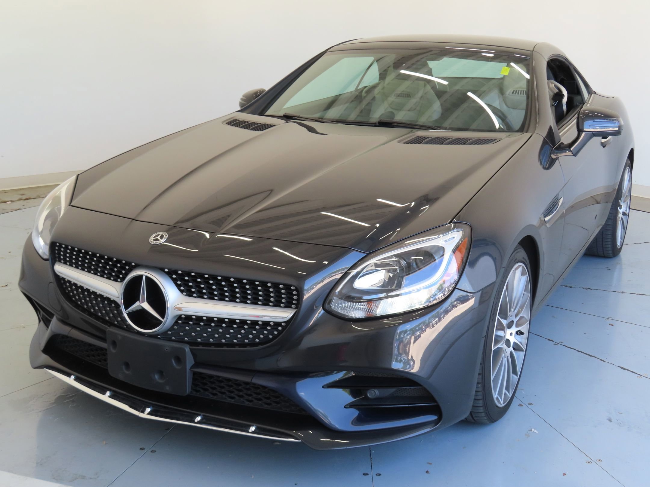 Used 2020 Mercedes-Benz SLC 300 w/ Premium Package image 8