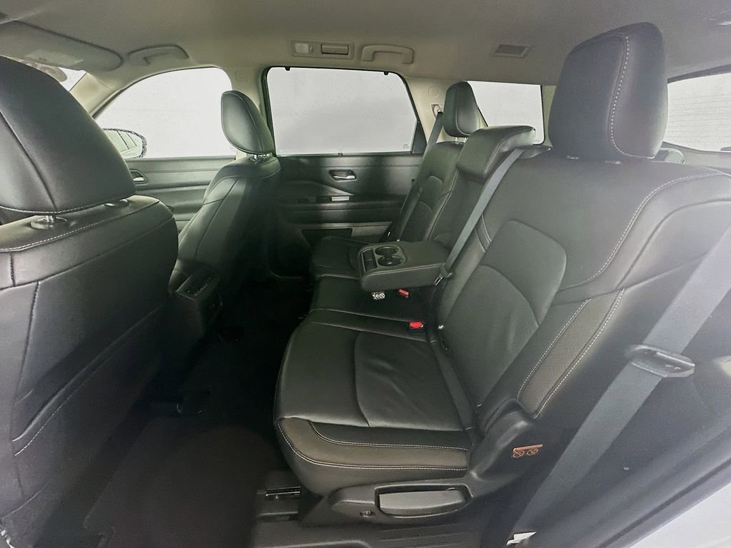 Used 2025 Nissan Pathfinder SL w/ Cargo Package image 32