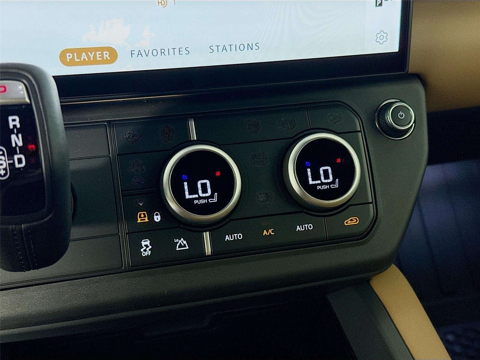 New 2026 Land Rover Defender 110 X-Dynamic SE AWD/4WD image 18