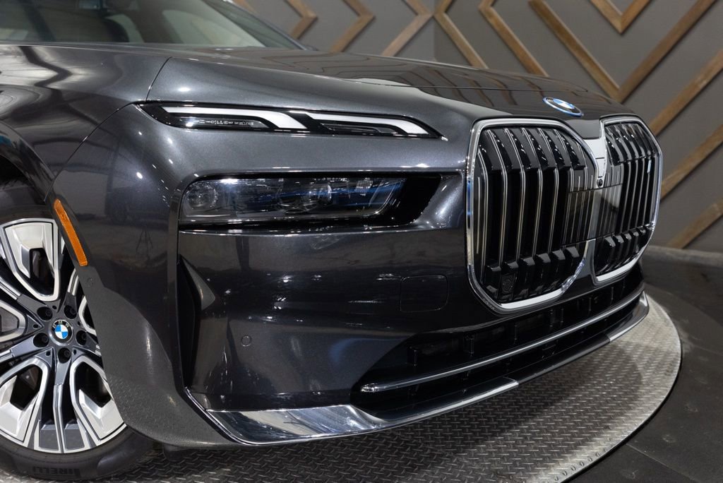 Used 2025 BMW i7 xDrive60 AWD/4WD image 35