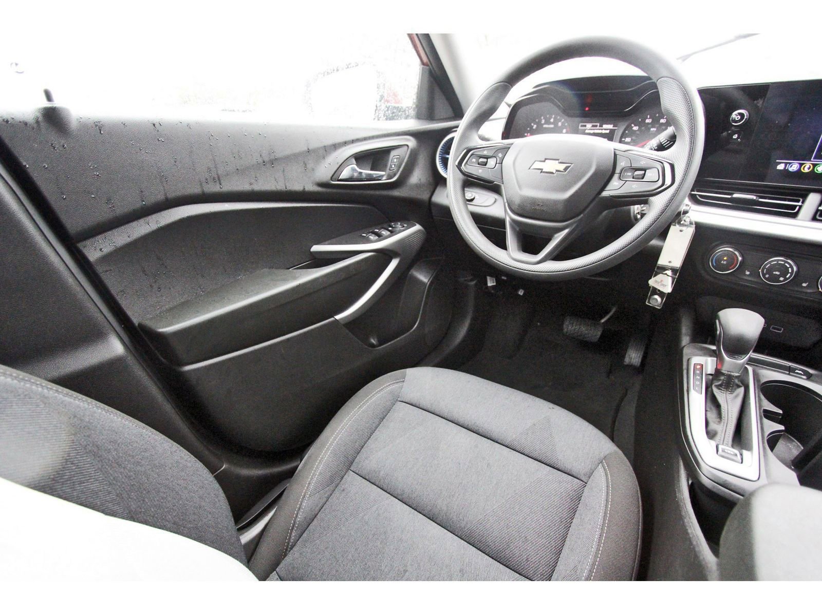 Used 2024 Chevrolet Trax LS w/ LS Convenience Package FWD image 11