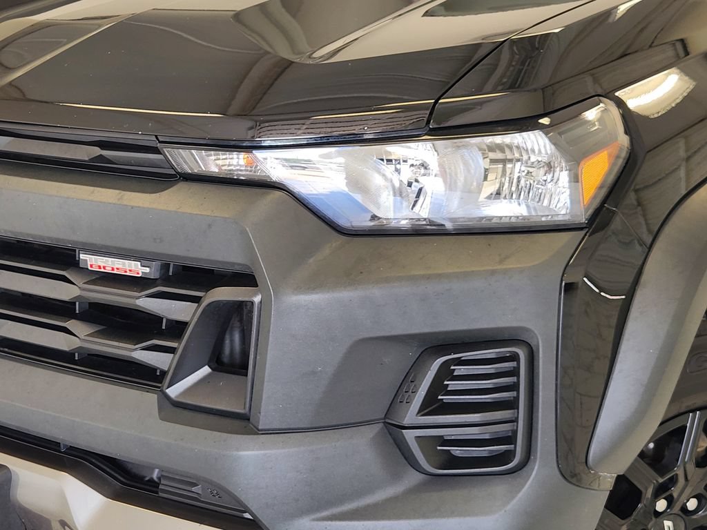 Used 2023 Chevrolet Colorado Trail Boss AWD/4WD image 9