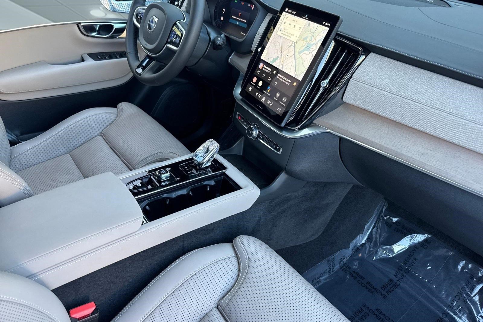 Used 2025 Volvo XC90 B6 Ultra w/ Protection Package Premier image 34