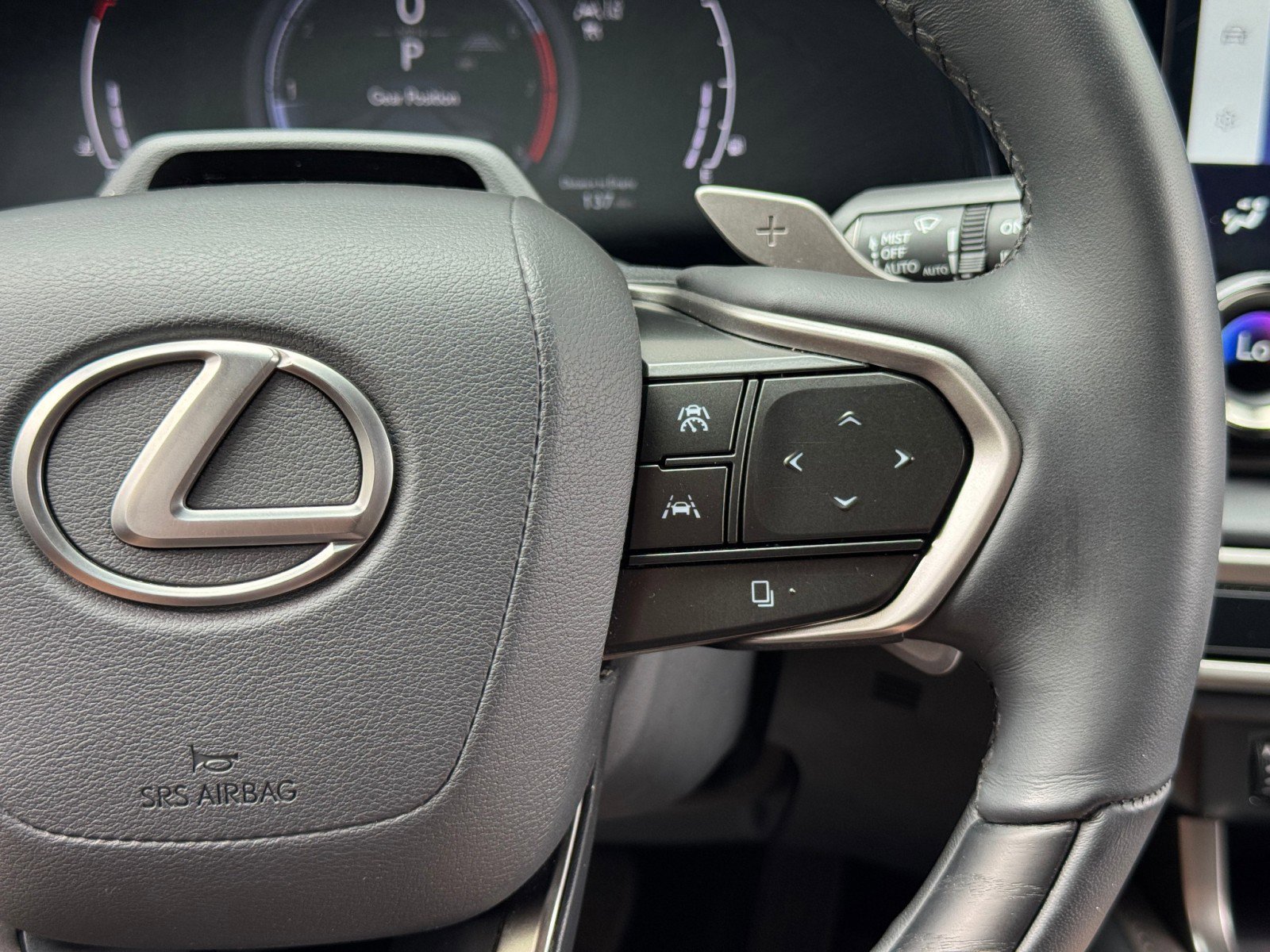 Used 2023 Lexus RX 350 w/ Luxury Package image 25